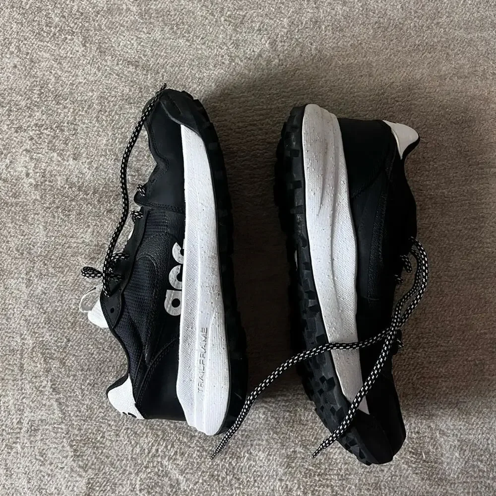 Nike ACG Lowcate Black White Size 7 Gorpcore, Adventure, Traction, Outdoor, Hike